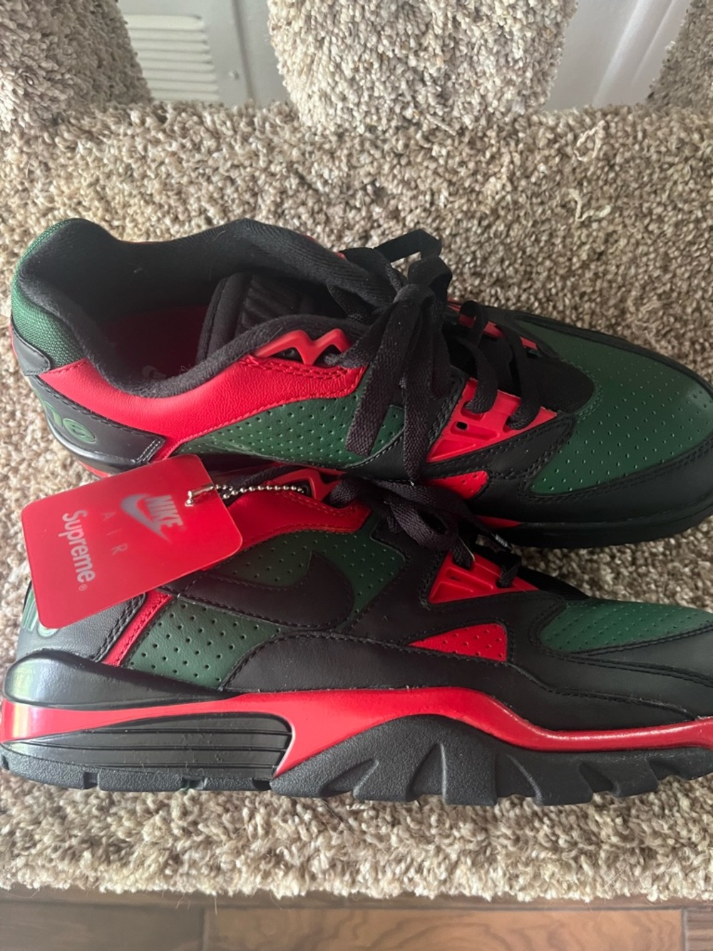 Nike Men’s Low-Top Sneakers in Black, Red & Green